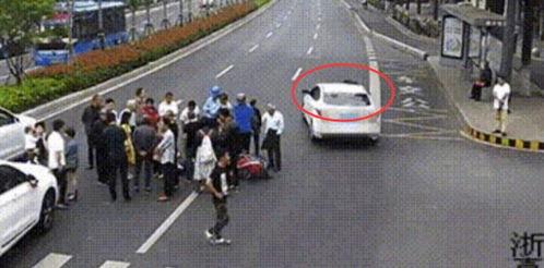 车祸死亡吃瓜群众,吃瓜群众共悼遇难者