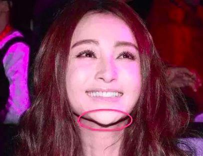 女明星被吃瓜群众围堵,吃瓜群众热情难挡